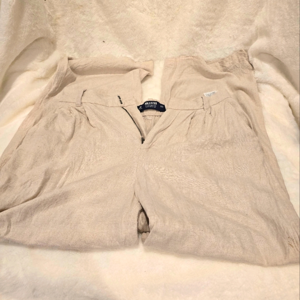Hollister Ultra High Rise Livvy Wide Leg pants in womens medium